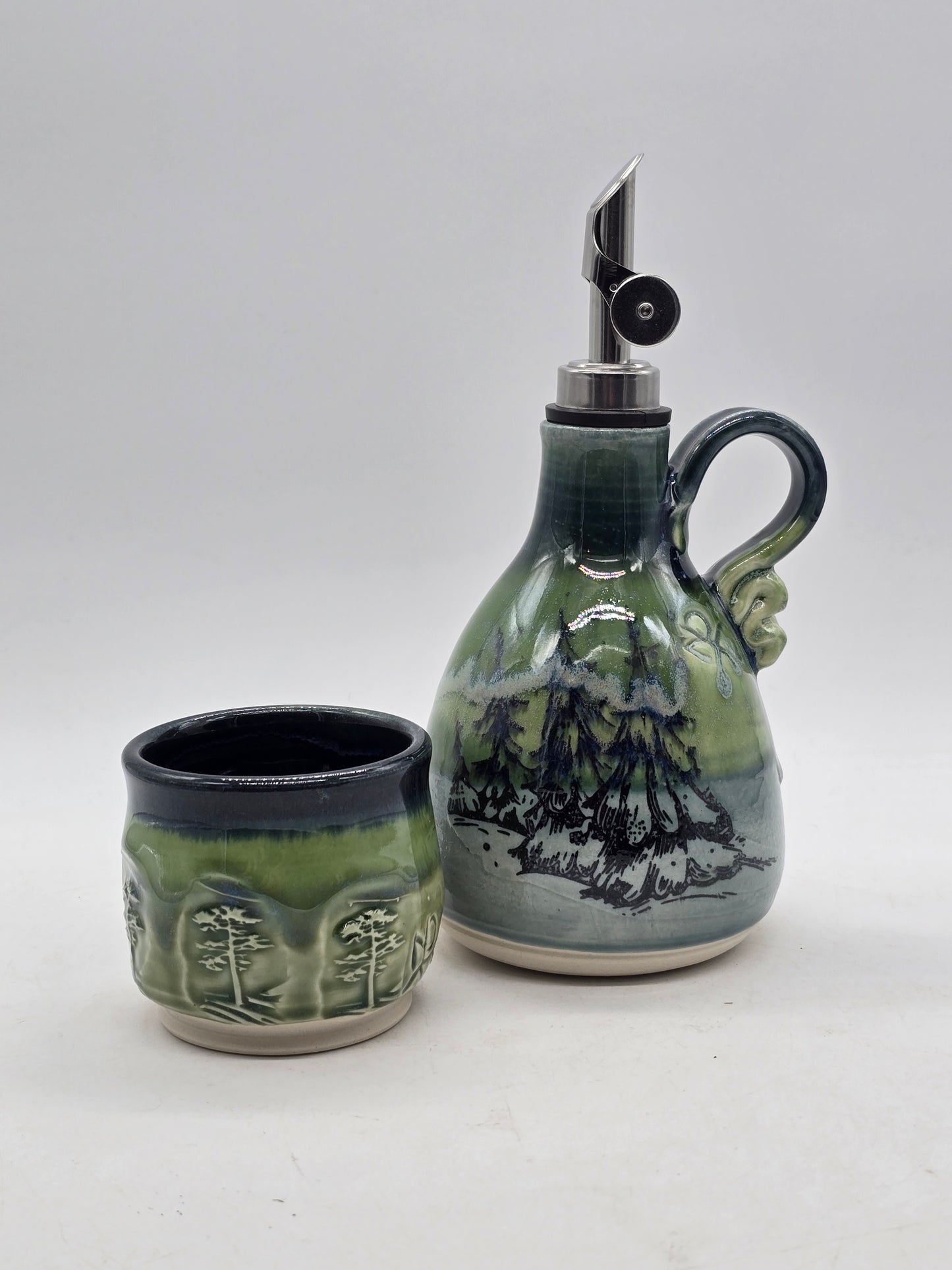 Liquor pourer and forest Wiskey cup