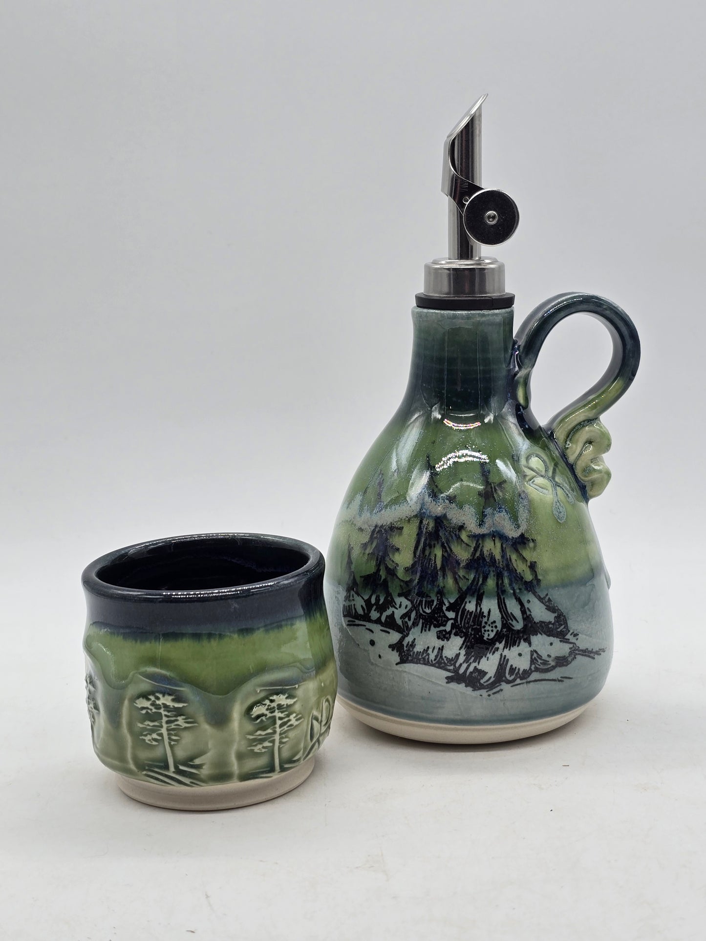 Liquor pourer and forest Wiskey cup